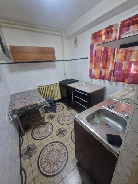 Drumul Taberei, Piata Moghioros,