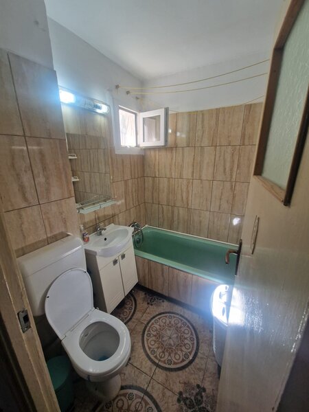 Drumul Taberei, Piata Moghioros,